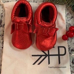Adorable baby moccasins. Perfect for Holiday!